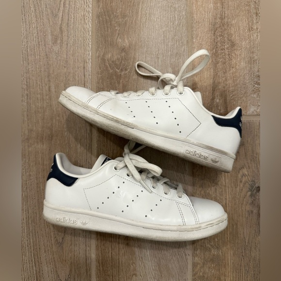 Adidas Stan Smith Women’s White/Navy - Picture 1 of 4